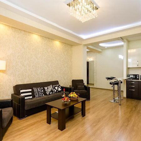 Tbilisi Two Bedroom Apartment Bagian luar foto