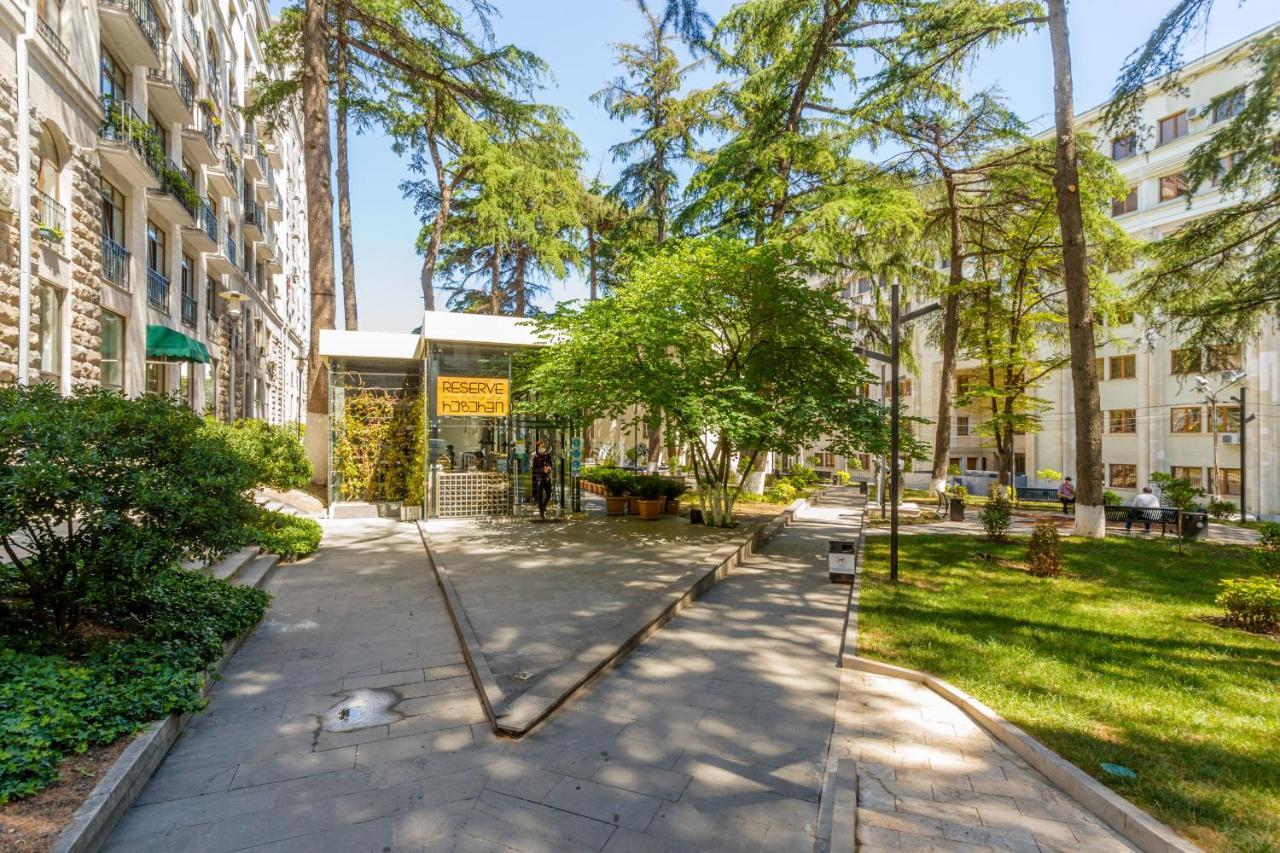 Tbilisi Two Bedroom Apartment Bagian luar foto
