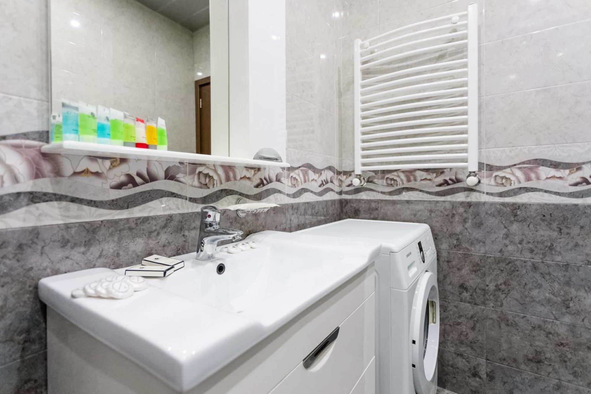 Tbilisi Two Bedroom Apartment Bagian luar foto